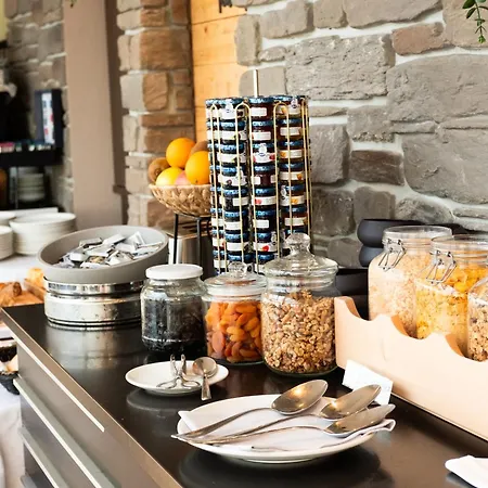 Baron Tavernier Restaurant & Hotel