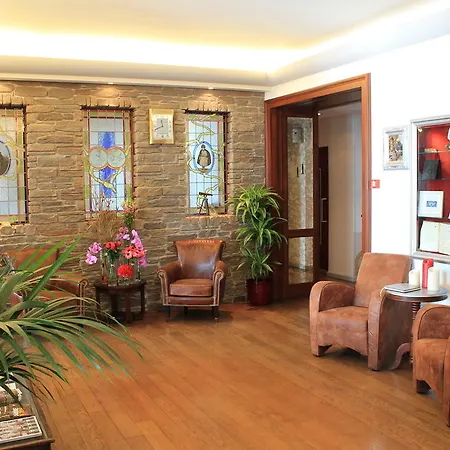 Baron Tavernier Restaurant & שברה