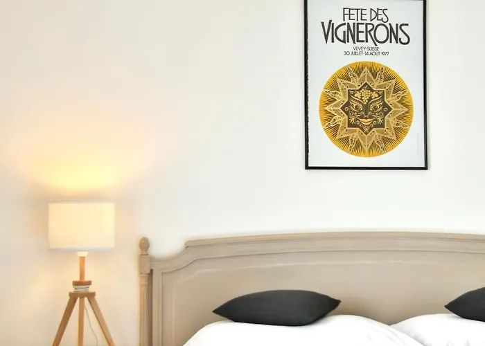 Baron Tavernier Restaurant & شيرشبريس