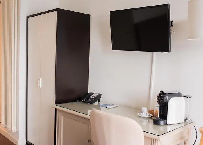 酒店 Baron Tavernier Restaurant & 薛布勒